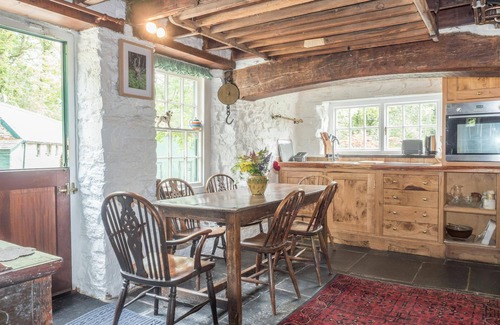 New Moat Cabaña | Rhyd y Brown Farmhouse, Llys Y Fran