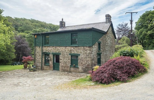 New Moat Cabaña | Rhyd y Brown Farmhouse, Llys Y Fran