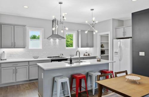 Katie Hill Neighborhood Casa | Rhythm and View - Broadway Groups Secure Garage