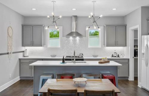 Katie Hill Neighborhood Casa | Rhythm and View - Broadway Groups Secure Garage