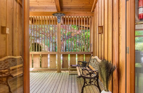 Langley Cabina | Rhythm Waters by AvantStay | Garden Paradise, Pond