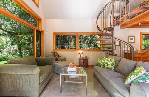 Langley Casa | Rhythm Waters by AvantStay Garden Paradise Pond