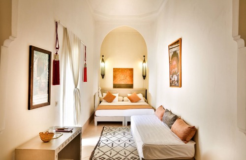 Bab Taghzout Casa | Riad Al Jazira
