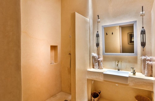 Bab Taghzout Casa | Riad Al Jazira