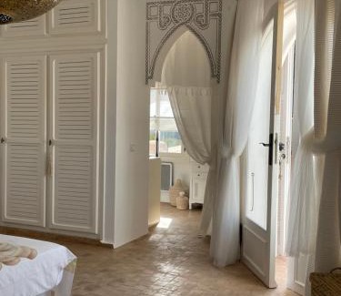 Ida Ougourd Cama Y Desayuno | Riad ALBAYDA Suite-terrasse piscine