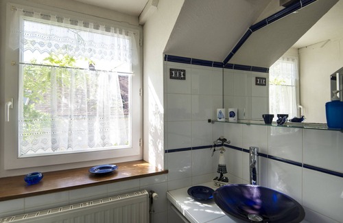 Ouanne Cabaña | Riad Bourguignon-Gîte-Familiar-Vista al campo-Baño con bañera