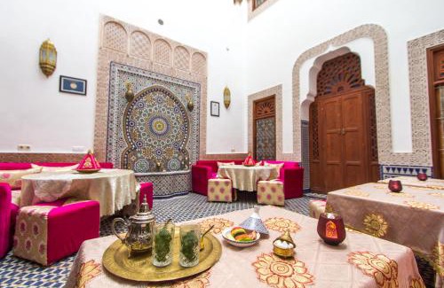Zekkak Er Roumane Casa | Riad Dar Bab Guissa