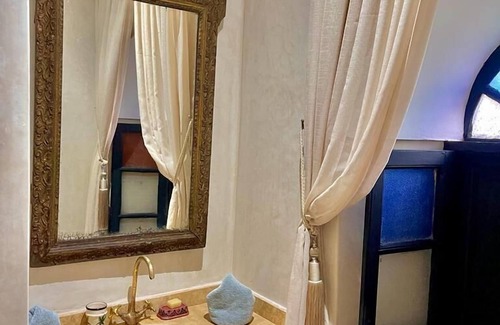 Sidi Bou Amar Casa | Riad Ta'achchaqa