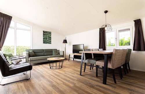 Avenhorn Chalet De Esquí | ✓ Rialto MAX at Park Westerkogge ✓ Holiday home for 6 people ✓ Located in Berkhout (North Holland) ✓ Waterfront holiday resort ✓ Book directly at the resort