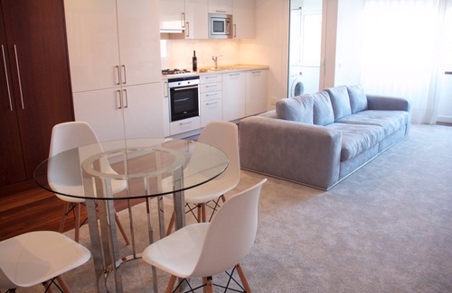 Sao Paulo Apartamento | Ribeira 1 - Time Out Market - A few steps away from Mercado da Ribeira, River Tagus and Chiado. Car