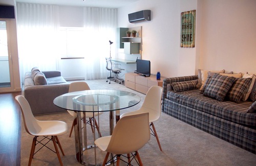 Sao Paulo Apartamento | Ribeira 1 - Time Out Market - A few steps away from Mercado da Ribeira, River Tagus and Chiado. Car