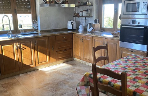 Dean Pequeno Chalet De Esquí | Ribeira: Chalet confort. Casa de piedra, ideal para 3 o 4 parejas (9 personas)
