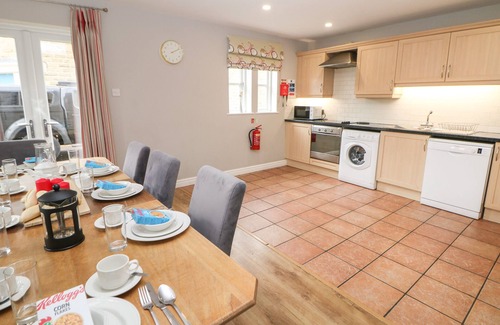 Beeley Cabaña | RIBER, family friendly, character holiday cottage in Two Dales