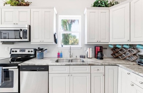 Lincolnville Casa | Riberia Riviera. A charming spacious 3/2 in heart of Old City