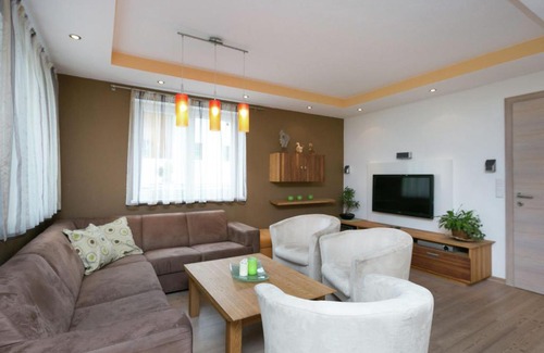 Itter Casa | Rich Holiday Home with Sauna Garden Valley Views in Itter