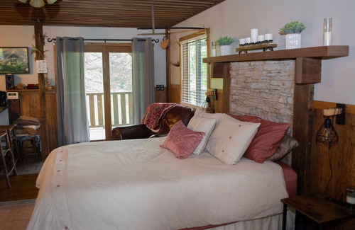 Mabie Cabina | Rich Mountain Retreat - secluded mountain cabin
