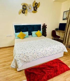 Greater Noida Apartamento | Richa's Home at Gaur Mall