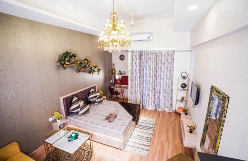 Greater Noida Apartamento | Richa's Home at Gaur Mall