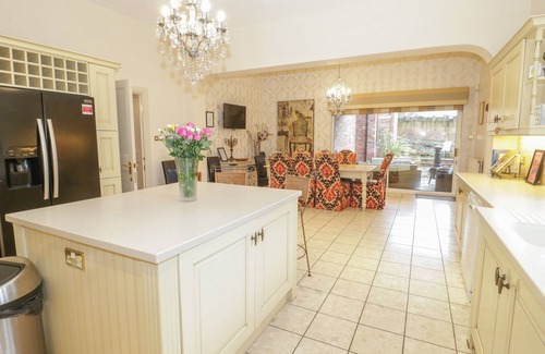 Saint Asaph Cabaña | Richmond Hall, ST ASAPH