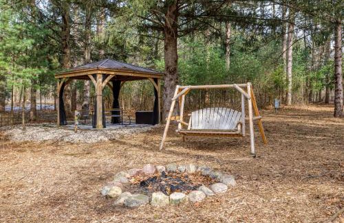 Waupaca Casa | Richmond Waupaca Cabin by Simple Life Rentals
