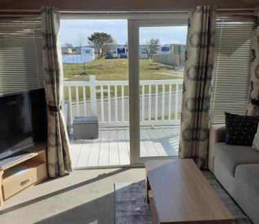Lossiemouth Otro | RICK'S RETREAT static caravan near the beach with free wifi