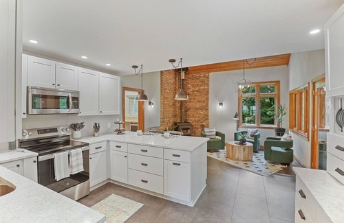 Sugar Grove Casa | Rickenbacker Ridge sleeps 13 w/ heated pool+hot tub+firepit+game room !