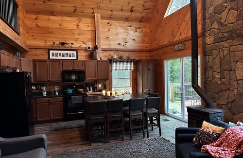 Stark Cabina | Ride right from this trailside cozy cabin in the woods with private pond.