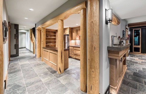 Calgary Casa | Ridge Meadows Estate 7BR 9BA (+30 Day Only)