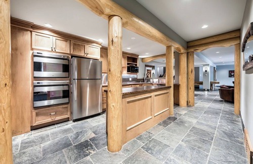 Calgary Casa | Ridge Meadows Estate 7BR 9BA (+30 Day Only)