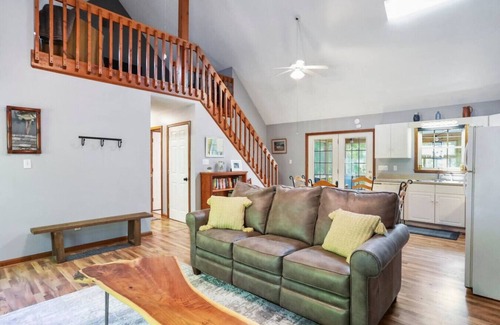 Berkeley Springs Casa | Ridge Top- Family and Pet friendly
