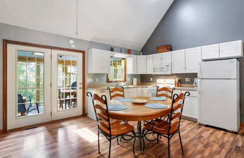 Berkeley Springs Casa | Ridge Top- Family and Pet friendly