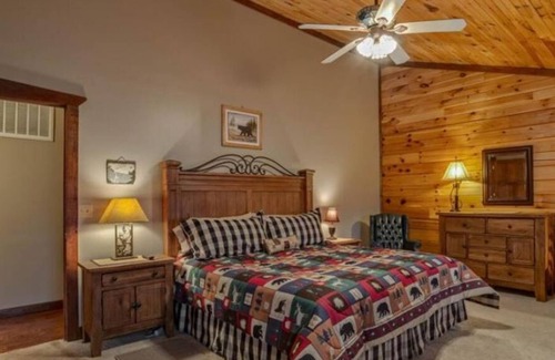 Rutherfordton Cabina | Ridge View Cabin with Fireplace Pet Friendly 2.7 miles from TIEC
