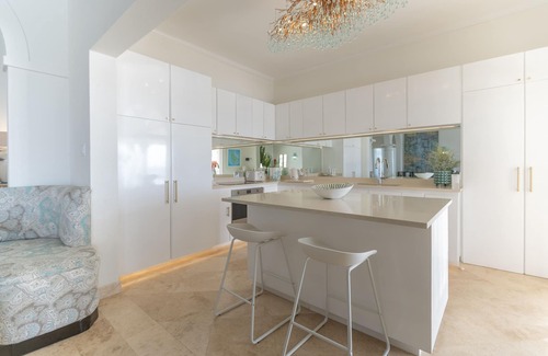 Weston Villa | Ridgefront 4 Bedroom Villa on the beautiful west coast