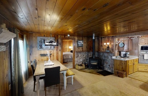 Red River Casa | Ridgeview Lodge Deluxe - In Town - Jacuzzi Tub