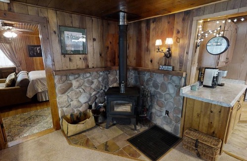 Red River Casa | Ridgeview Lodge Deluxe - In Town - Jacuzzi Tub