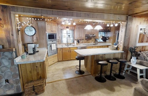 Red River Casa | Ridgeview Lodge Deluxe - In Town - Jacuzzi Tub