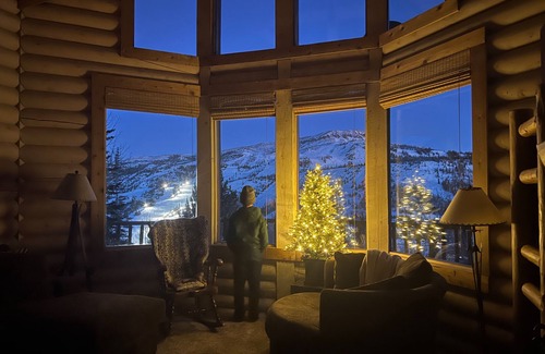 Brian Head Cabina | Ridgeview Retreat a Spectacular Log Gathering place in Brianhead .3 mi to lift