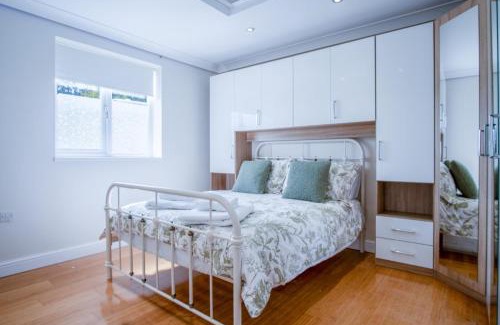 Tenby Casa | Ridgeway Hideaway - 1 Bedroom Holiday Home - Manorbier