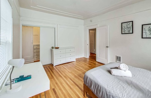 Berkeley Apartamento | Right Across From Campus! 2BR/1b