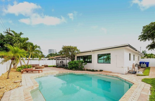 Bel Air Casa | Right at the Beach Miami Florida Luxury Renovated Villa Pool Gated community