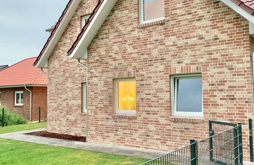 Eckwarden Apartamento | Right half of Luke house for 10 people - dream house on the North Sea with 2 bedrooms