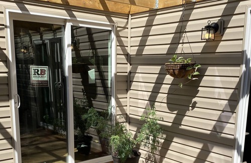 Hickory Casa | Right in the heart of Hickory, close to shopping , restaurants, downtown, hospit