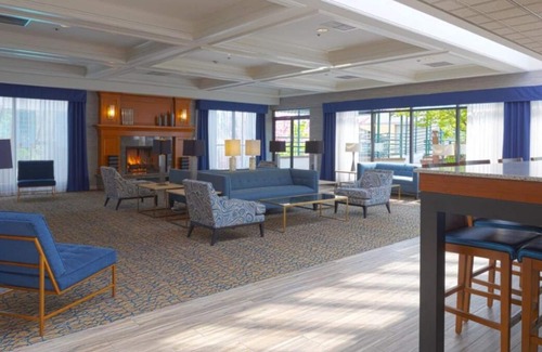 Wenatchee Casa | Right Near Downtown! Amazing Room, Indoor/Outdoor Pool, Enjoy the Fantastic View