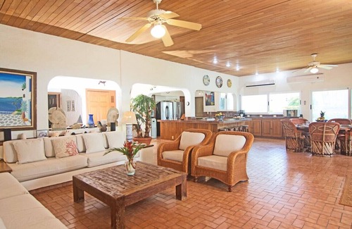 Manzanillo Casa | Right on beautiful sandy beach in gated community