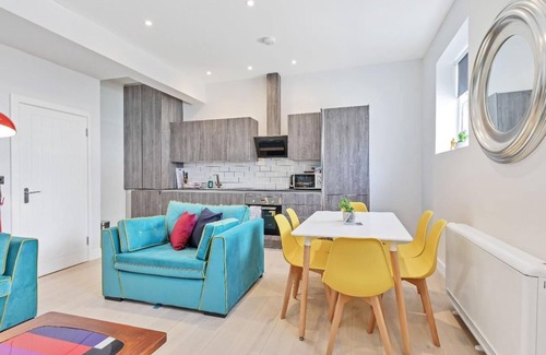 Montpelier Apartamento | Right On : Bright On Apartment 1F | By My Getaways