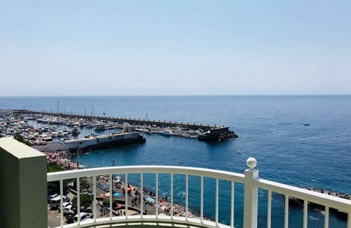 Radazul Apartamento | Primera linea de la playa apartamento tranquilo con una gran terraza y fibra