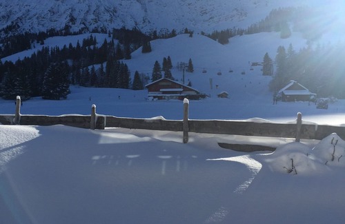 Oberjoch Apartamento | Right on the mountain in summer! Ski in, ski out in winter! 1min walk to the chairlift!