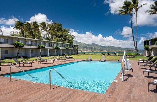 Kahului Casa | Right on the Water! On-site Pool, Steps to Ho’aloha Park Beach!