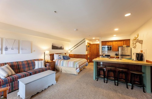 Snowshoe Hotel | Rimfire Lodge