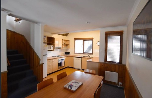 Dinner Plain Casa | Ringer- High Country Apartment